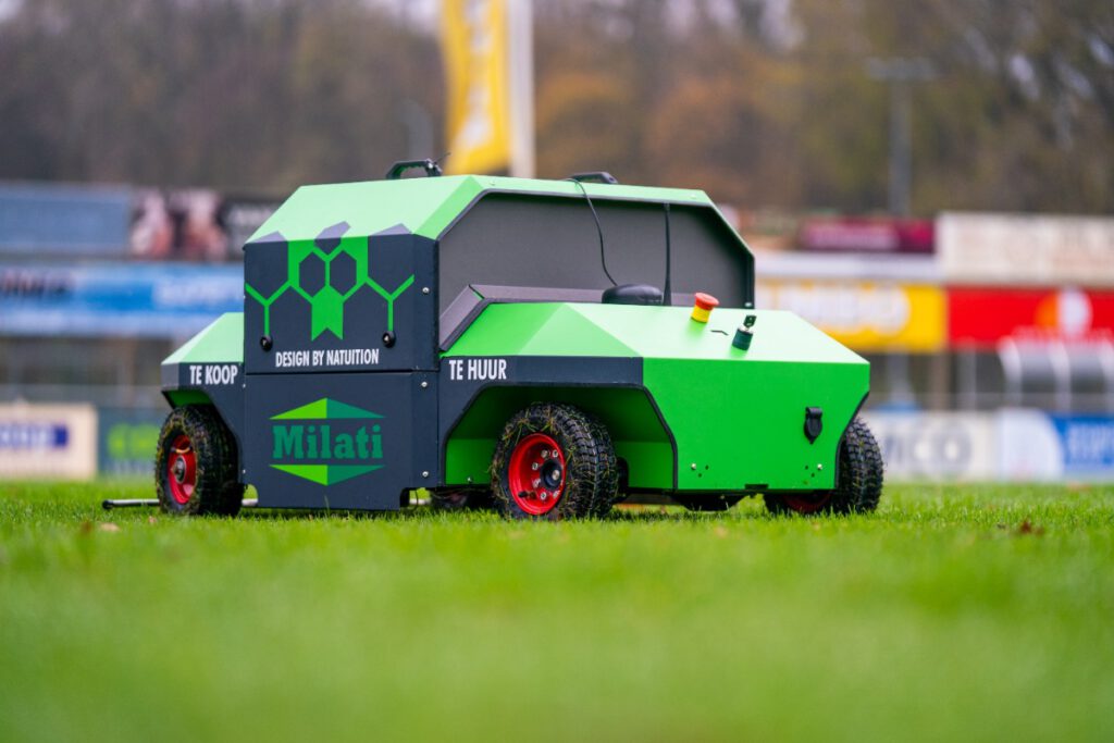 Milati grass machines Violette robotmaaier - winnaar van de innovatieprijs Vakbeurs Sport 2022